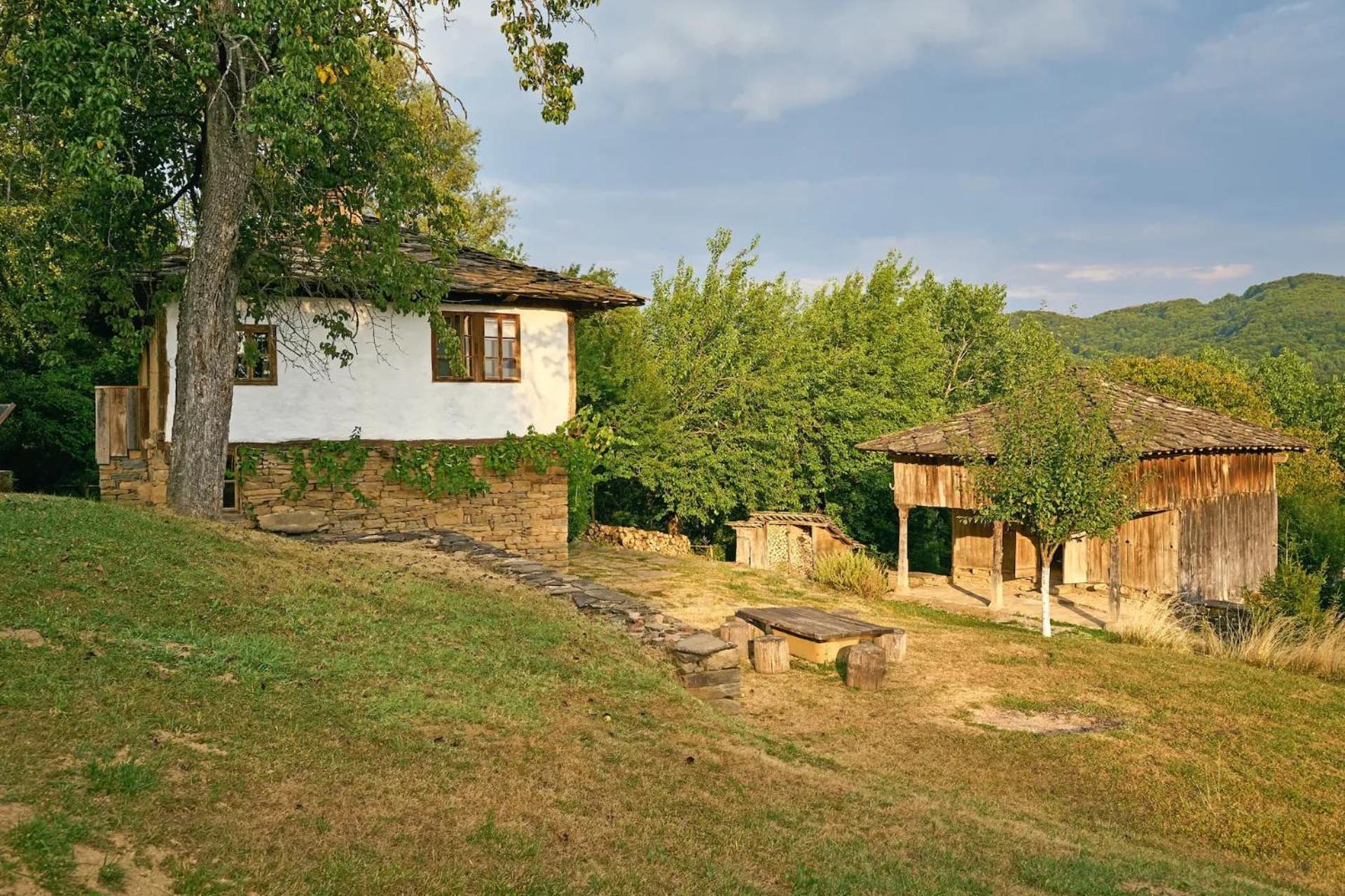 Willa Authentic House With Stunning Mountain View - Karashka Apriłci Zewnętrze zdjęcie