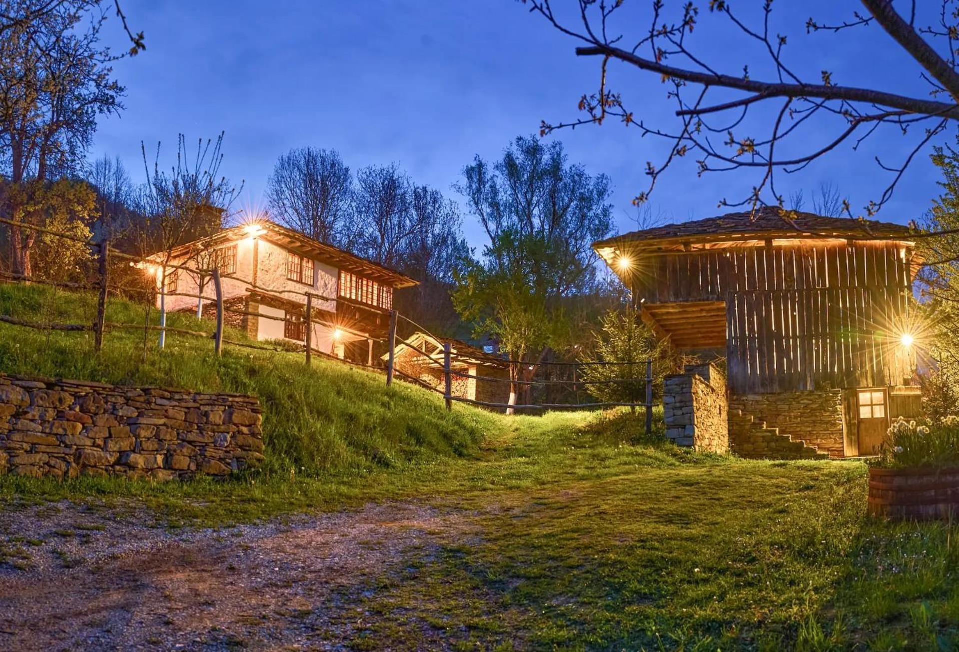 Willa Authentic House With Stunning Mountain View - Karashka Apriłci Zewnętrze zdjęcie