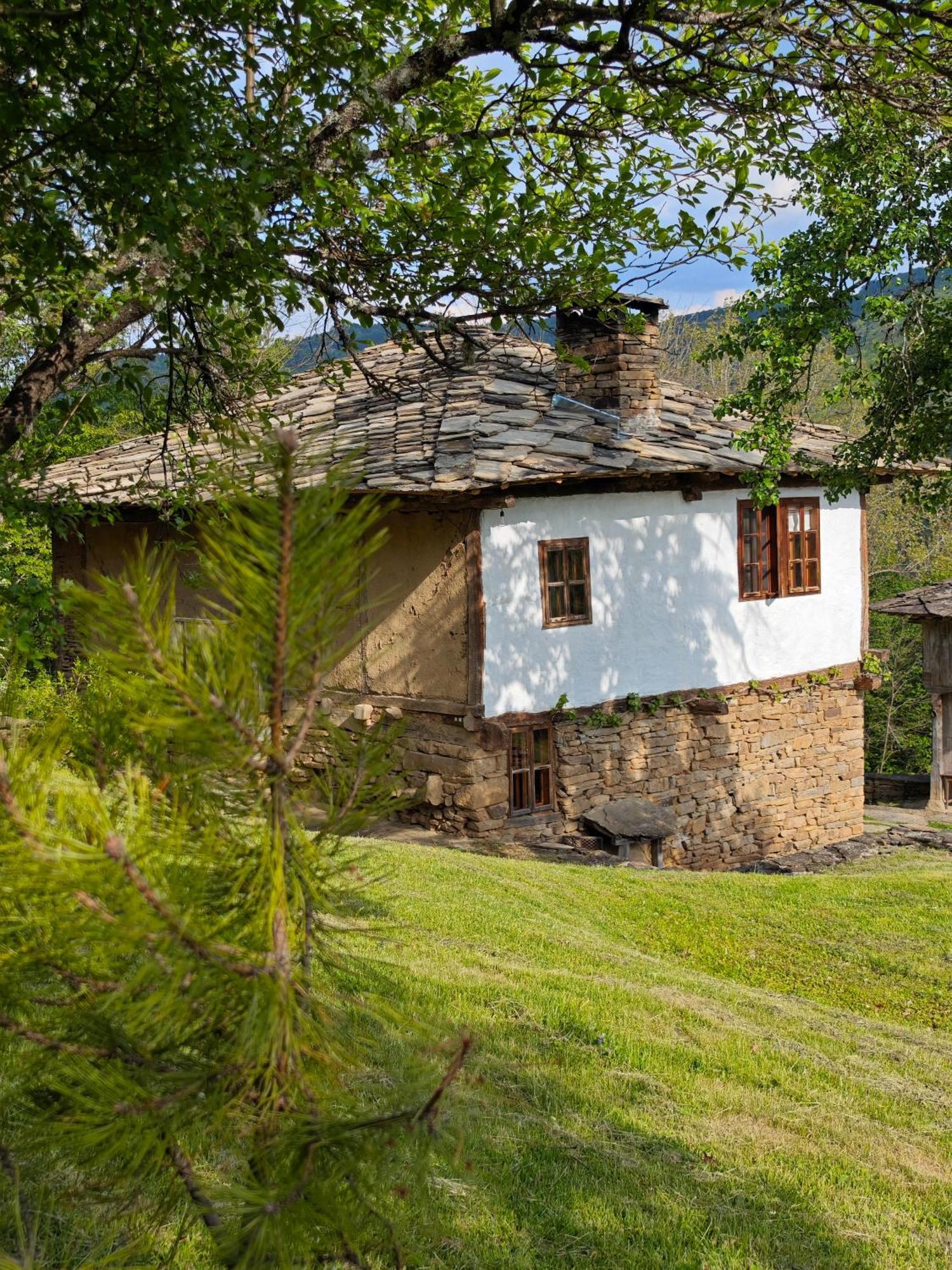 Willa Authentic House With Stunning Mountain View - Karashka Apriłci Zewnętrze zdjęcie